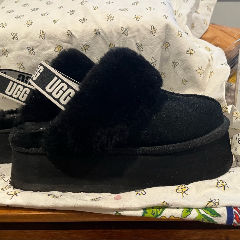 UGG Women's Black Fluffy Platform Slippers